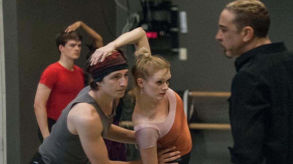 
Ben Ingel, left, and Sarah Hayes Harkins watch themselves in the mirrors as choreographer Dwight Rhoden looks on. Charlotte Ballet’s Contemporary Fusion opens Thursday at Knight Theater.
