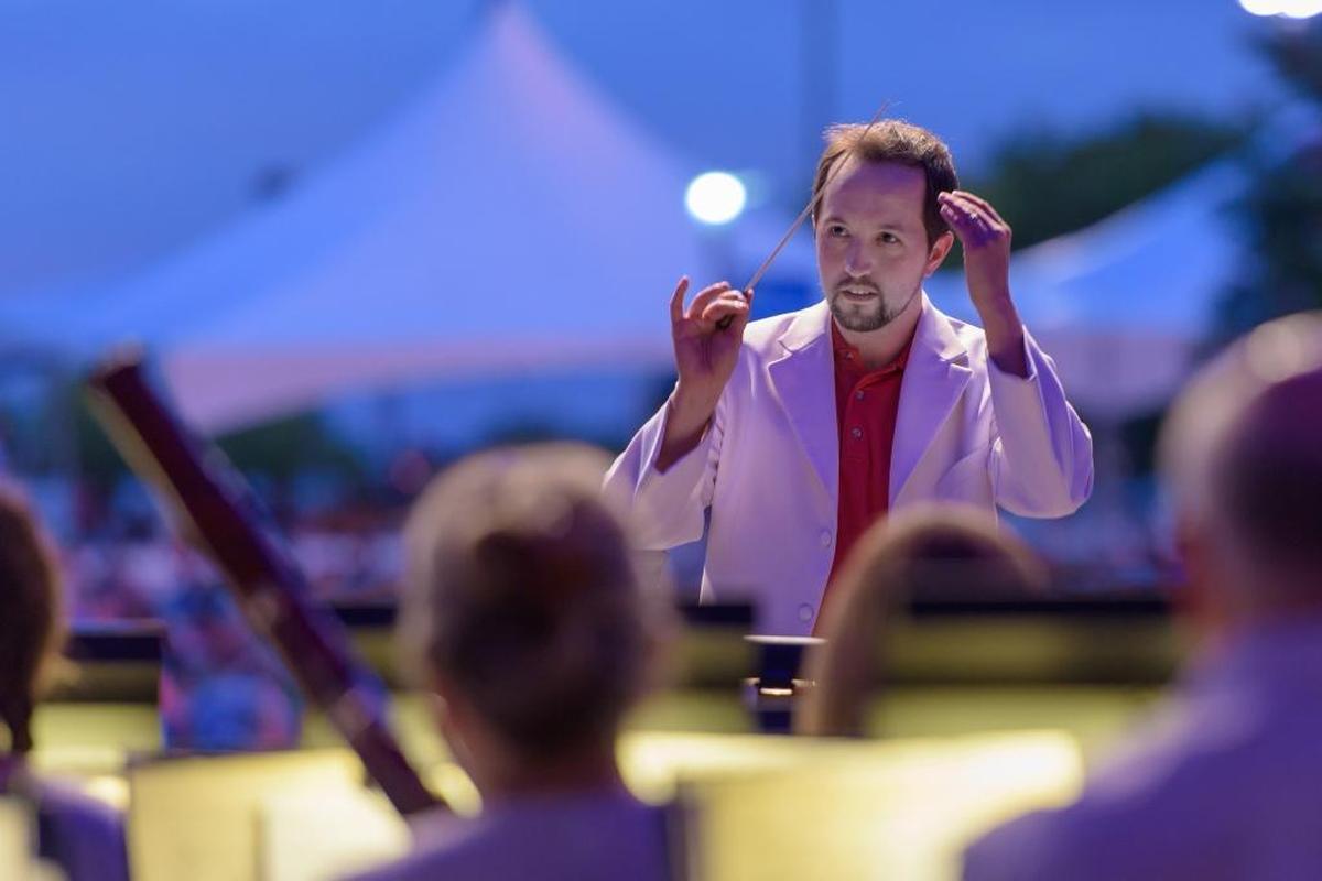Lees is “genuinely a nice guy, which is hard to come by in conductors,” says principal violist Benjamin Geller.