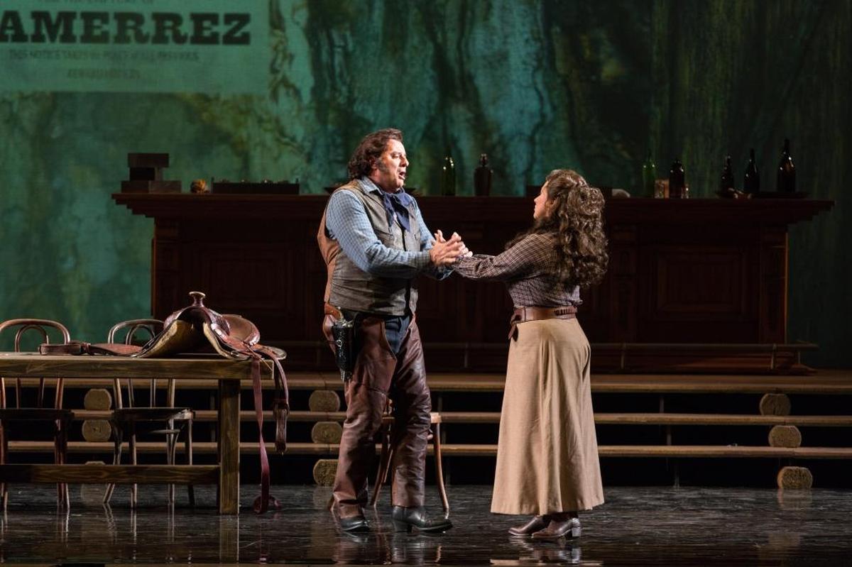 Dick Johnson (Marcello Giordani) and Minnie (Kristin Sampson) in their first encounter.