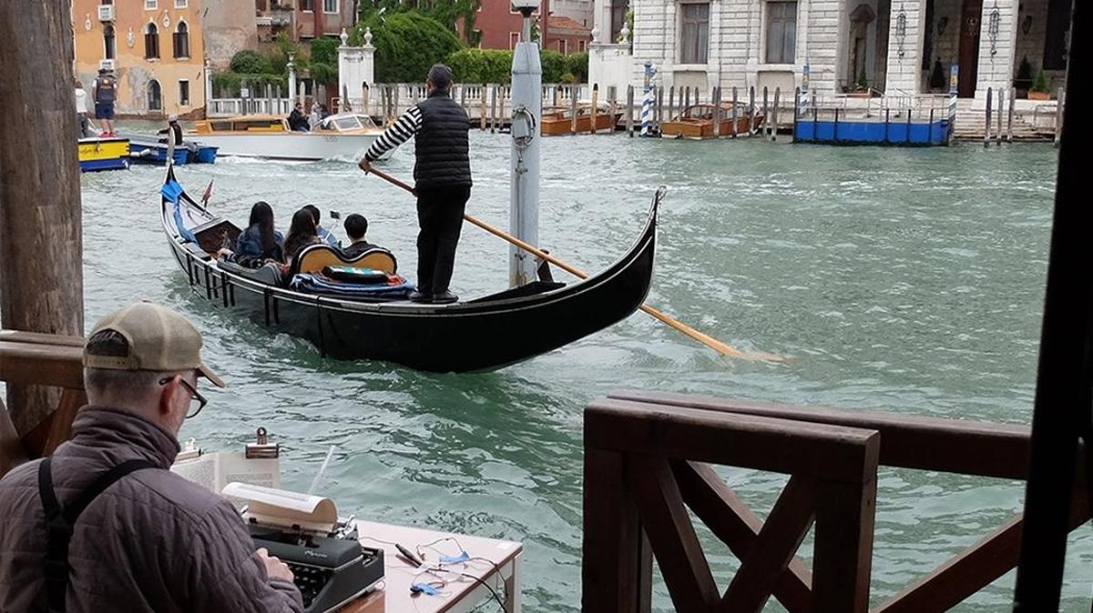 Retyping performance by Tim Youd in 2017: “Patricia Highsmith: Those Who Walk Away” in Venice, Italy.