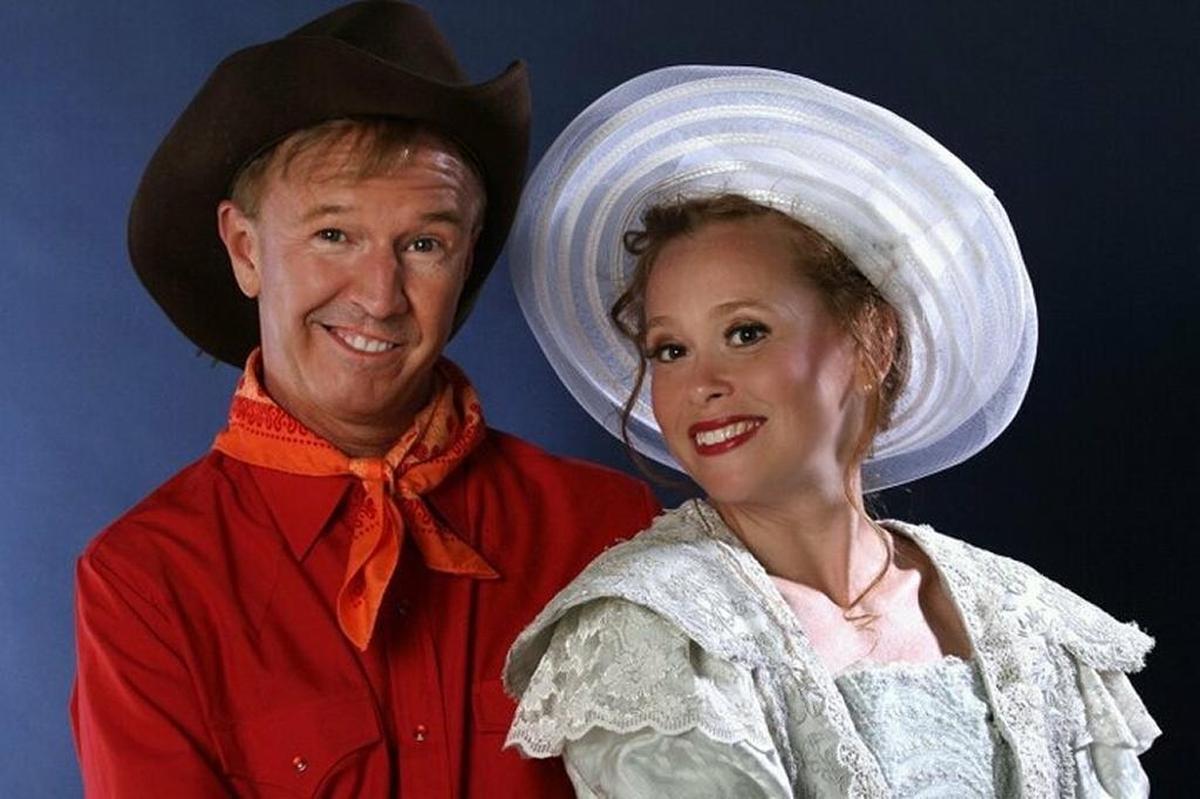 As Will Rogers, with Susan Gundersheim.
