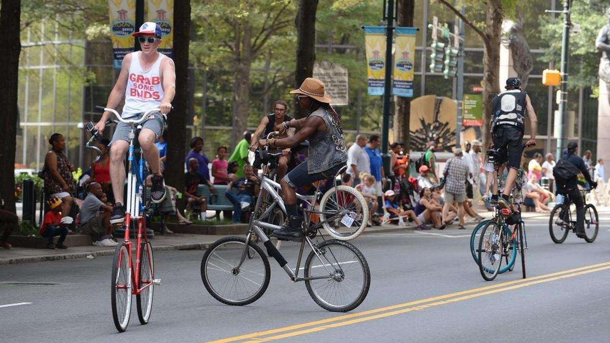 
Labor Day Parade
Tryon StreetMonday, 11 a.m.: Parade begins at the Hal Marshall Center at 701 N. Tryon St., turns left onto Third Street and ends at College and Third. Includes labor union floats, political candidates, bands, beauty queens and community groups.

