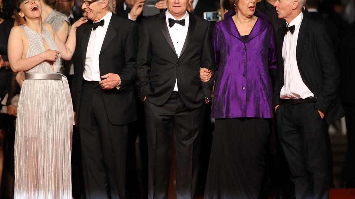 Actress Hayley Squires, director Ken Loach, actor Dave Johns, producer Rebecca O’Brien and screenwriter Paul Laverty, from left, pose for photographers upon arrival at the screening of the film I, Daniel Blake at the 69th international film festival, Cannes, southern France, Friday, May 13, 2016.