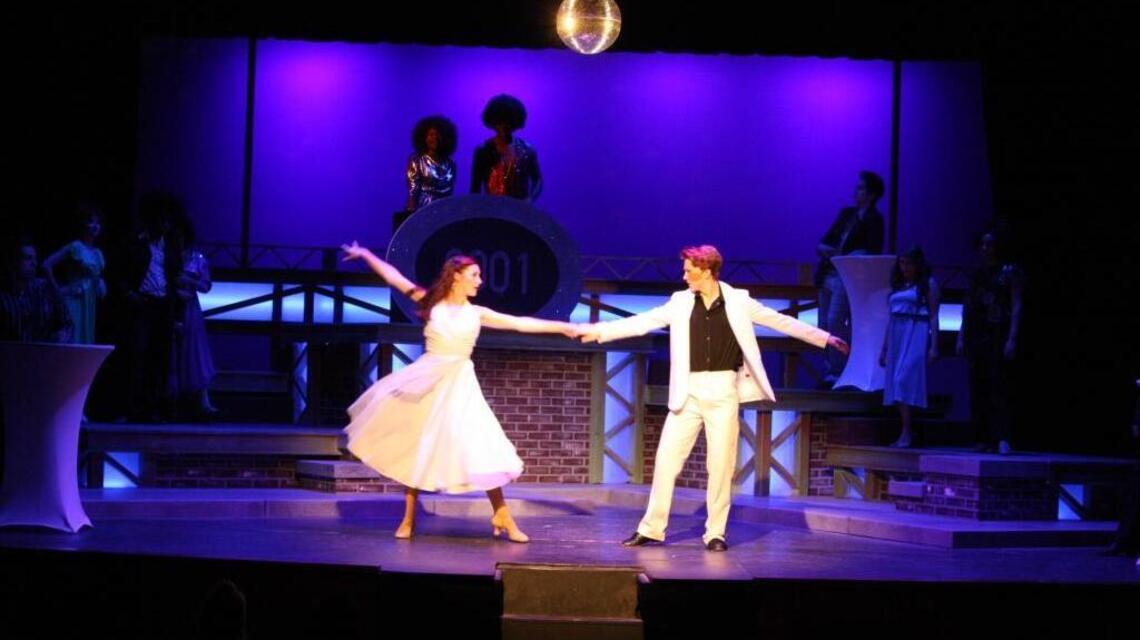 ‘Saturday Night Fever’ finds its period groove at Theatre Charlotte