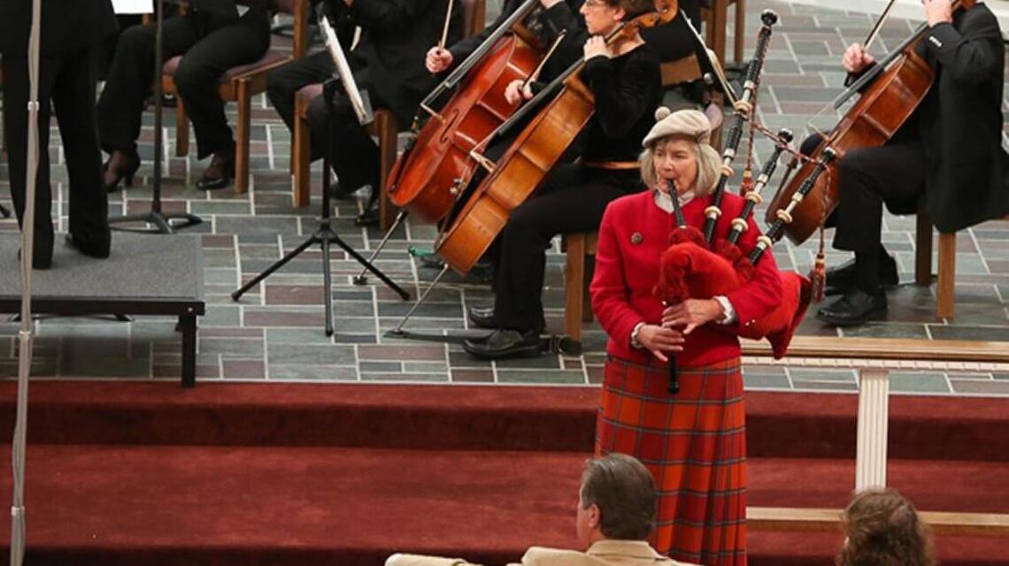 A brisk breeze of Mendelssohn, beatific Elgar – and bagpipes