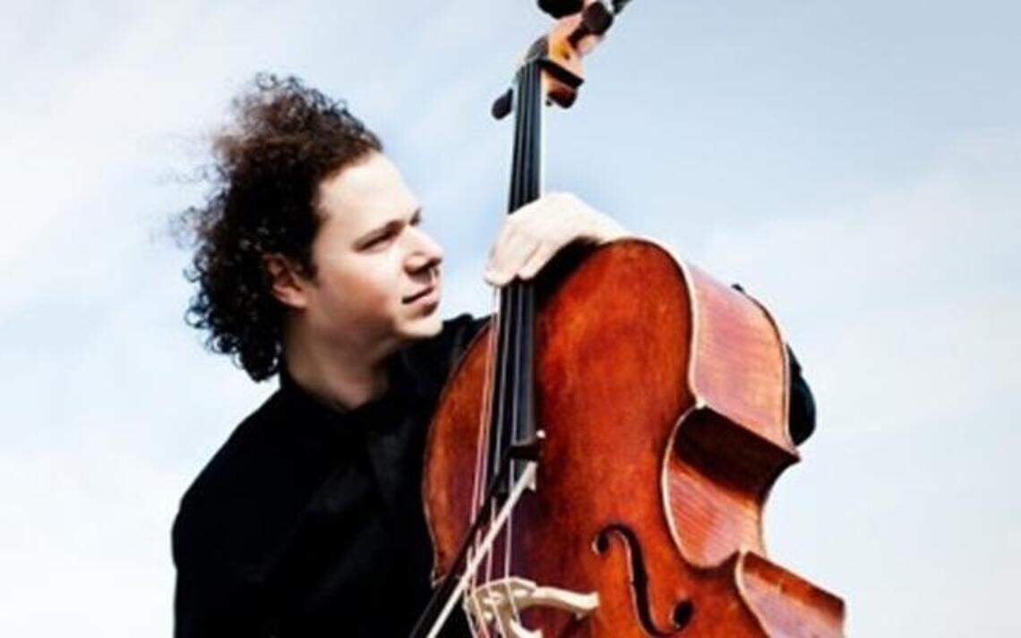 A cup of coffee, Bach and a cool musician