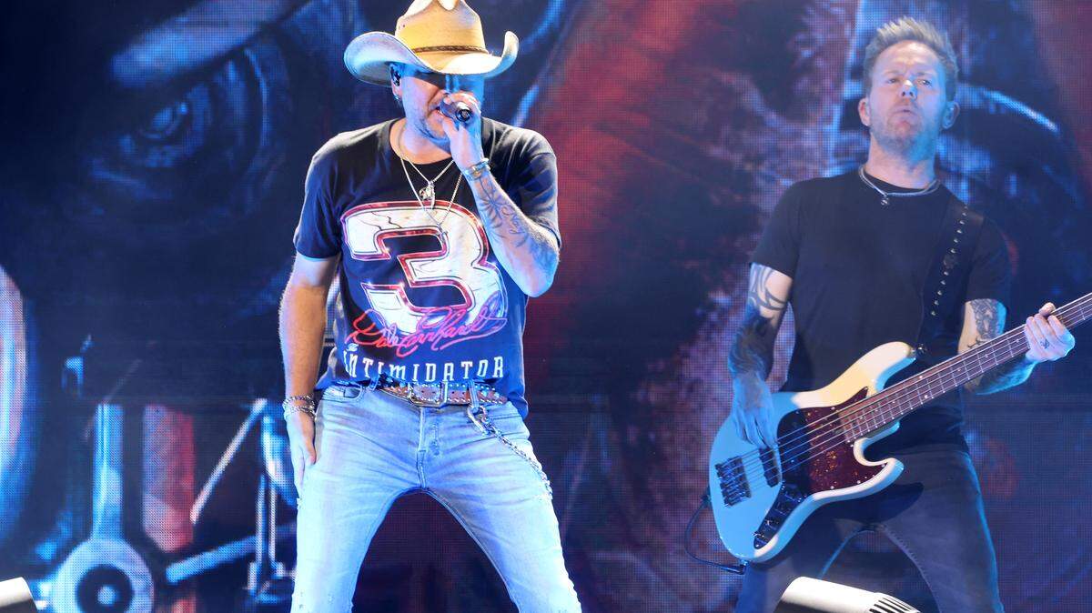 Country music artist Jason Aldean peforms Friday, Aug. 22, 2022 at the PNC Pavillion in Charlotte.