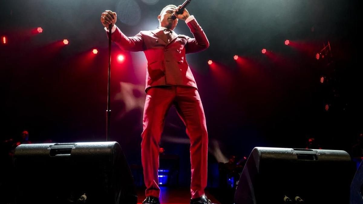 Maxwell will co-headline “The King and Queen of Hearts Tour” with Mary J. Blige on Tuesday night at Charlotte’s Spectrum Center.