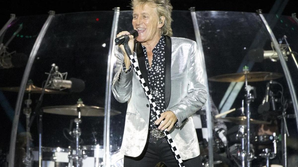 Rod Stewart performs onstage in Hayrkon Park in Tel Aviv, Israel, in June 2017.