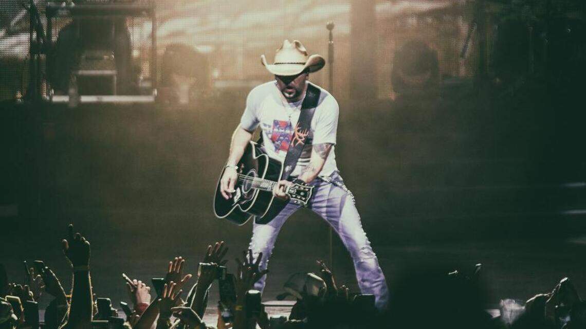 Concert review: Booze at a Jason Aldean show? Of course. But boos? Rather unexpected.