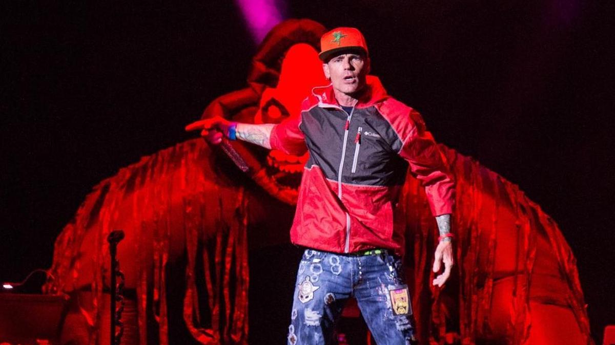 Vanilla Ice performs during the “I Love the 90s” concert at Spectrum Center on Sunday night.