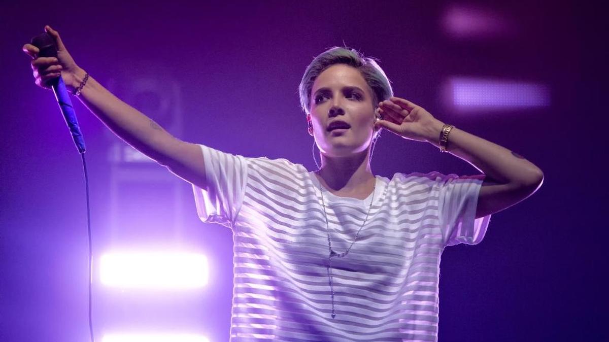 Halsey, pictured in Charlotte on July 7, 2015, when she opened Imagine Dragons’ Smoke + Mirrors Tour. Her tour did not invite photographers to Tuesday night’s concert at Spectrum Center.