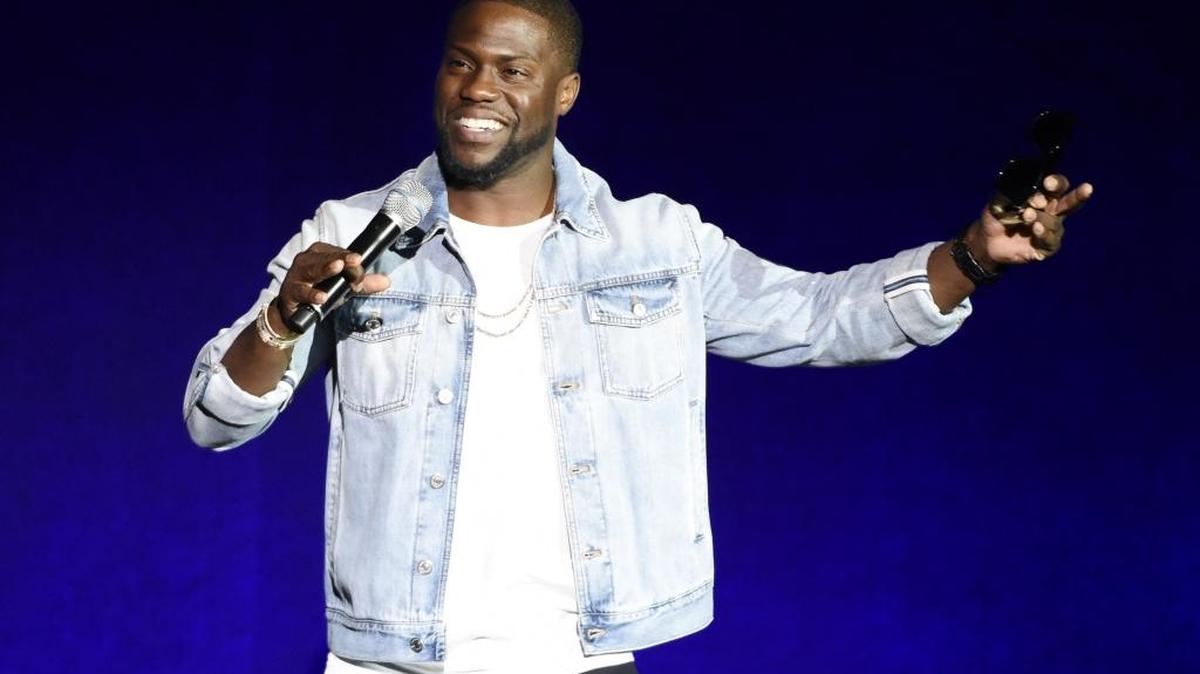 Kevin Hart addresses a crowd at CinemaCon 2016 in Las Vegas.