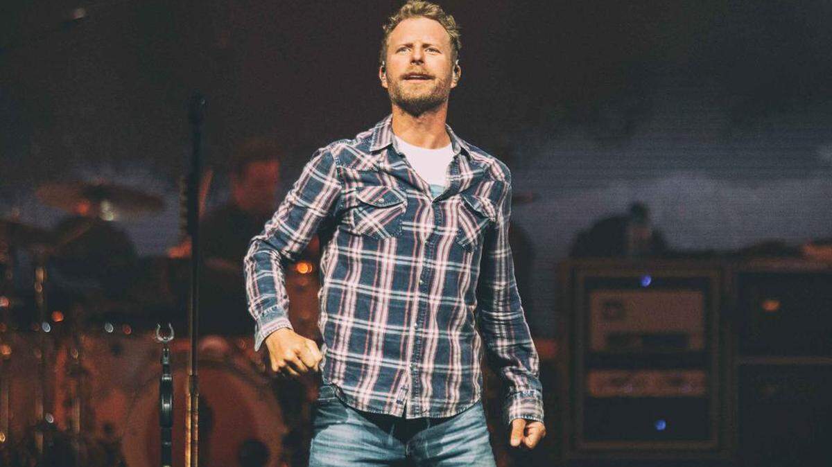 Dierks Bentley performs at PNC Music Pavilion on Thursday night.