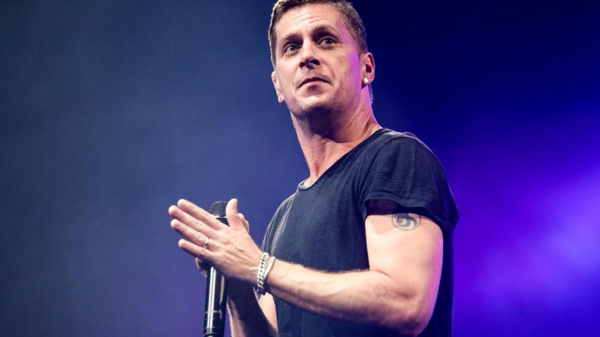 Rob Thomas of Matchbox Twenty led his band through a string of its greatest hits Sunday night in Charlotte at the PNC Music Pavilion.