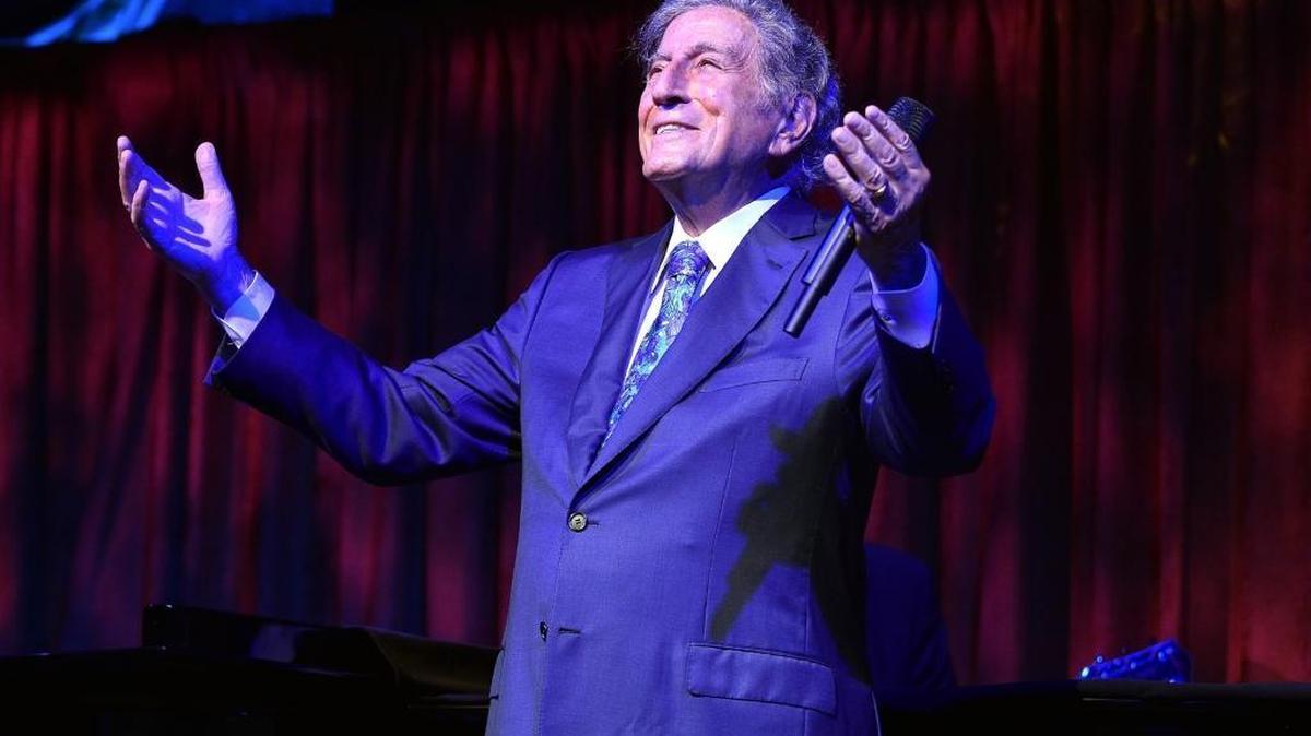 Tony Bennett performs at the 9th Annual Exploring The Arts Gala founded by Tony Bennett and his wife Susan Benedetto at Cipriani 42nd Street on Sept. 28, 2015 in New York. (Photo by Larry Busacca/Getty Images for Exploring The Arts)