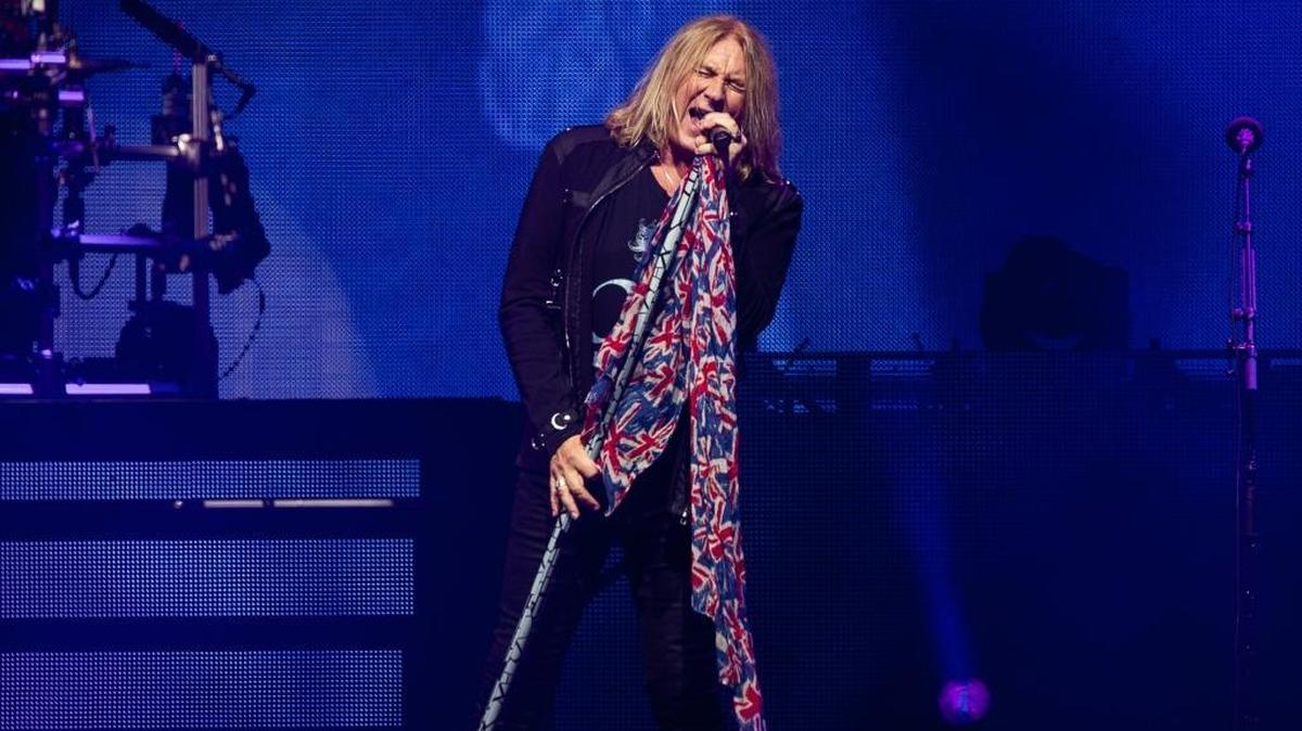 Joe Elliott of Def Leppard at Spectrum Center on Saturday night.