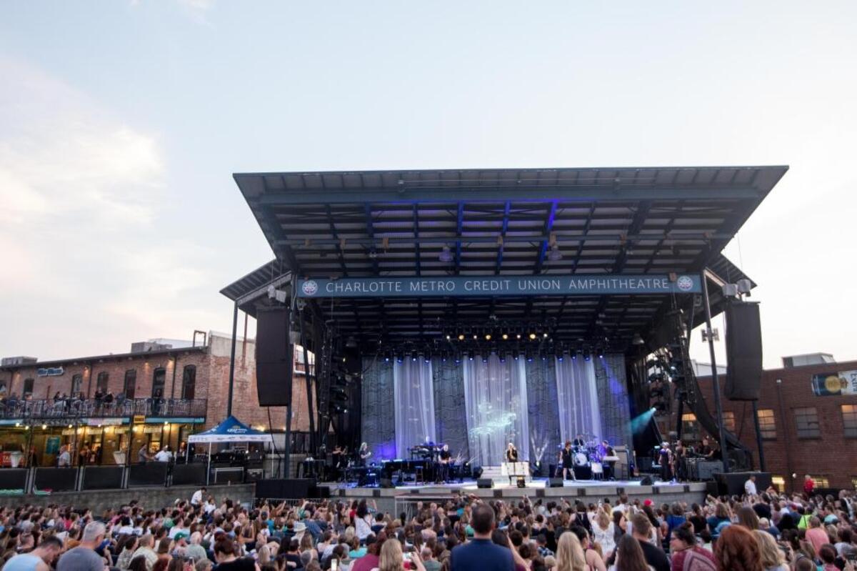Idina Menzel reminded the crowd to hydrate, adding, “It’s hot out here...We all look pretty hot.”