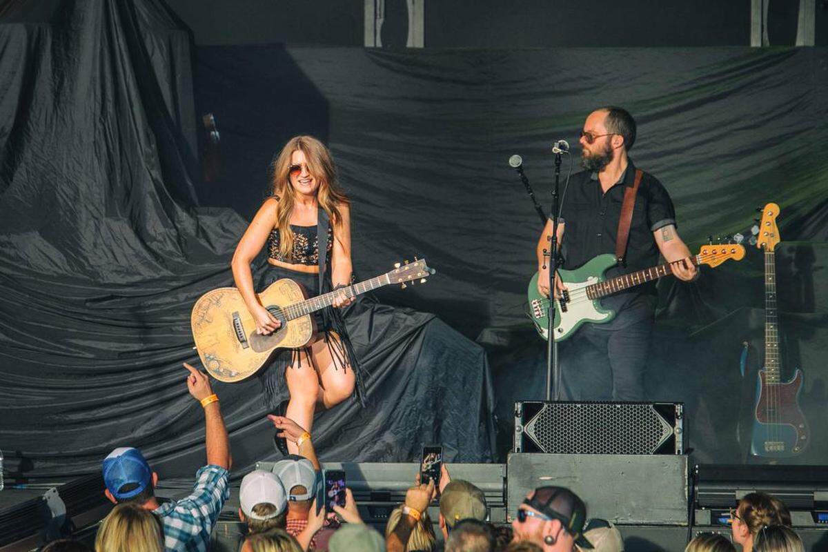 Tenille Townes performs at PNC Music Pavilion on Thursday night.