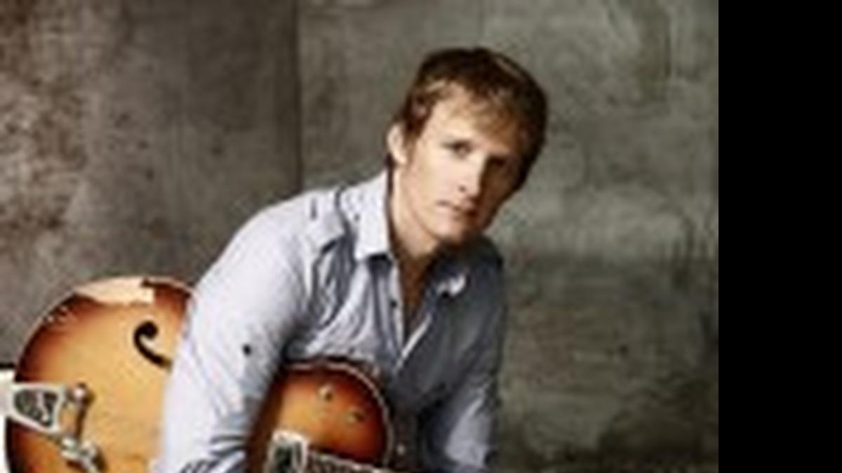 
Singer-songwriter Patrick Davis
