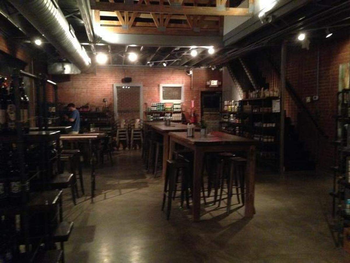Craft Tasting Room and Growler Shop’s interior is cozy and inviting. 