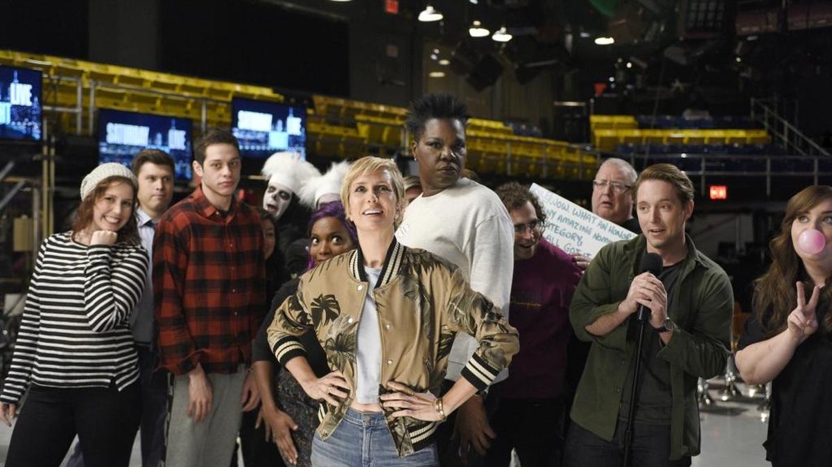 (L-R): Vanessa Bayer, Colin Jost, Pete Davidson, Sasheer Zamata, host Kristen Wiig, Leslie Jones, Kyle Mooney, Wally Feresten, Beck Bennett and Aidy Bryant on “Saturday Night Live.”