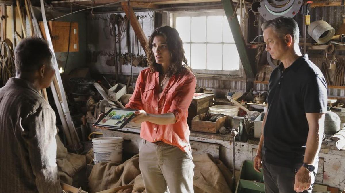 Clara Seger (Alana De La Garza) and Unit Chief Jack Garrett (Gary Sinise) in “Criminal Minds: Beyond Borders.”