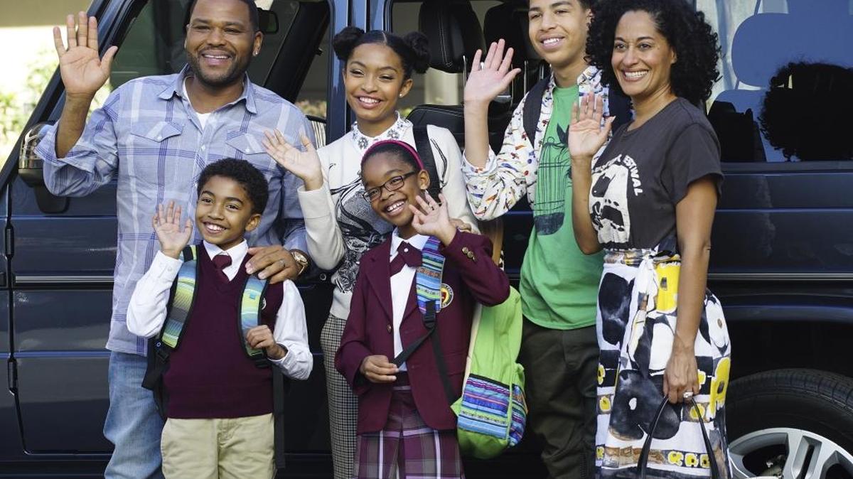 (L-R): Anthony Anderson, Miles Brown, Yara Shahidi, Marsai Martin, Marcus Scribner and Tracee Ellis Ross in “black-ish.”