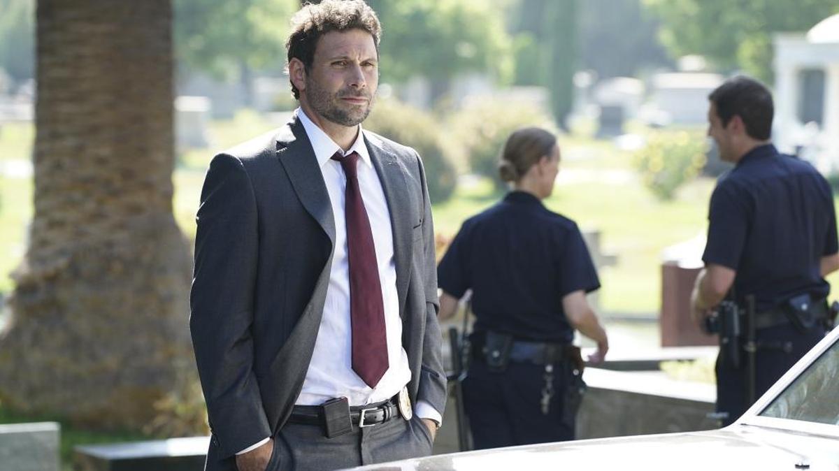 Jeremy Sisto is Det. Jack Roth, assigned to track down a serial killer who preys on young women in 1980s Los Angeles.