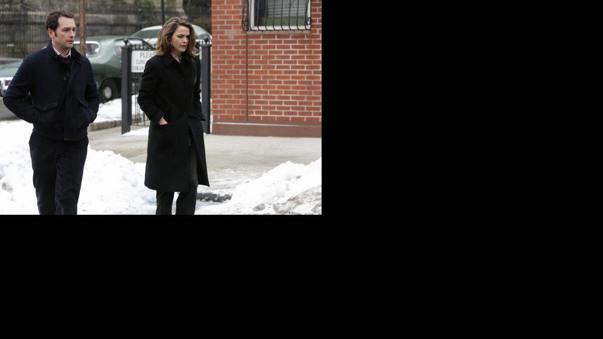 
 (L-R) Matthew Rhys as Philip Jennings and Keri Russell as Elizabeth Jennings in “The Americans” on FX. 
