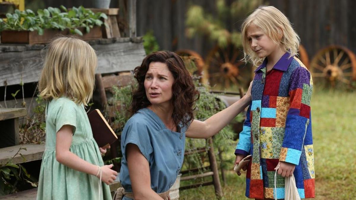 (L-R): Farrah Mackenzie as Stella Parton, Jennifer Nettles as Avie Lee Parton and Alyvia Alyn Lind as Dolly Parton in “Dolly Parton’s Coat of Many Colors.”