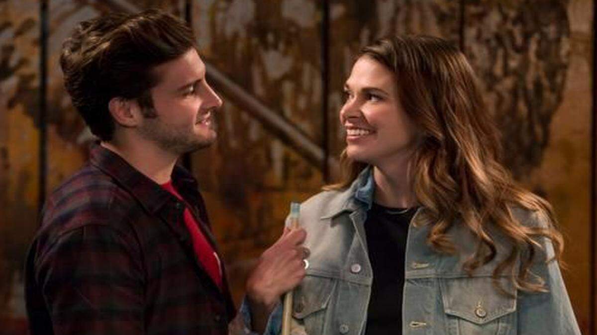 
Liza (Sutton Foster, right) and Josh (Nico Tortorella) on the new TV Land series “Younger.” 
