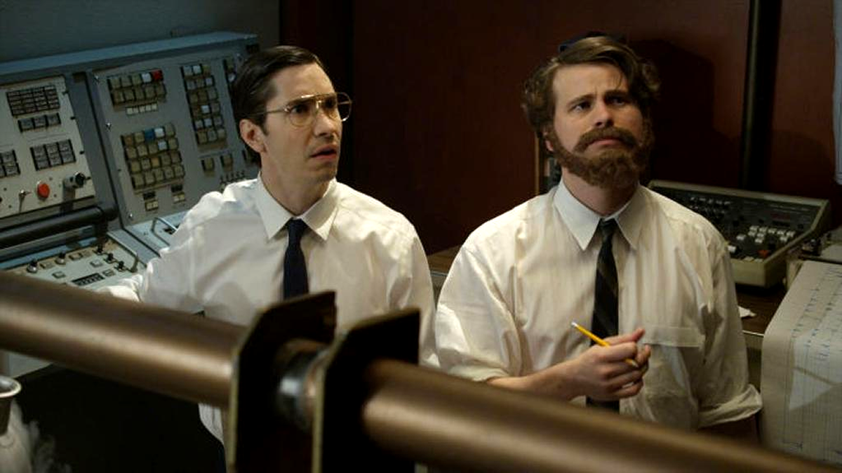 
Justin Long (left) as scientist Arno Penzias and Jason Ritter as scientist Robert Wilson in the Season 3 premiere of “Drunk History” on Comedy Central.
