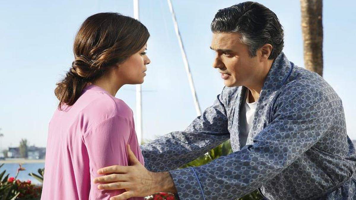 
Andrea Navedo as Xo and Jaime Camil as Rogelio in The CW’s “Jane the Virgin.” 

