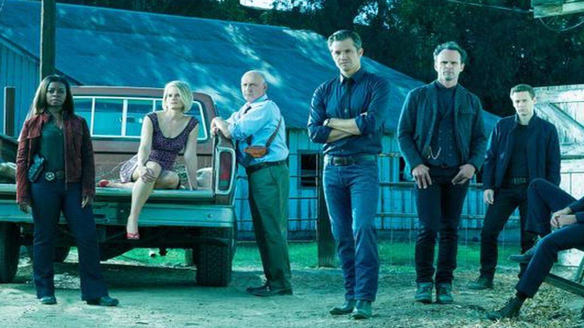 
From left, Erica Tazel as Deputy U.S. Marshal Rachel Brooks, Joelle Carter as Ava Crowder, Nick Searcy as Chief Deputy U.S. Art Mullen, Timothy Olyphant as Deputy U.S. Marshal Raylan Givens, Walton Goggins as Boyd Crowder, Jacob Pitts as Deputy U.S. Marshal Tim Gutterson, Jere Burns as Wynn Duffy in “Justified.”
