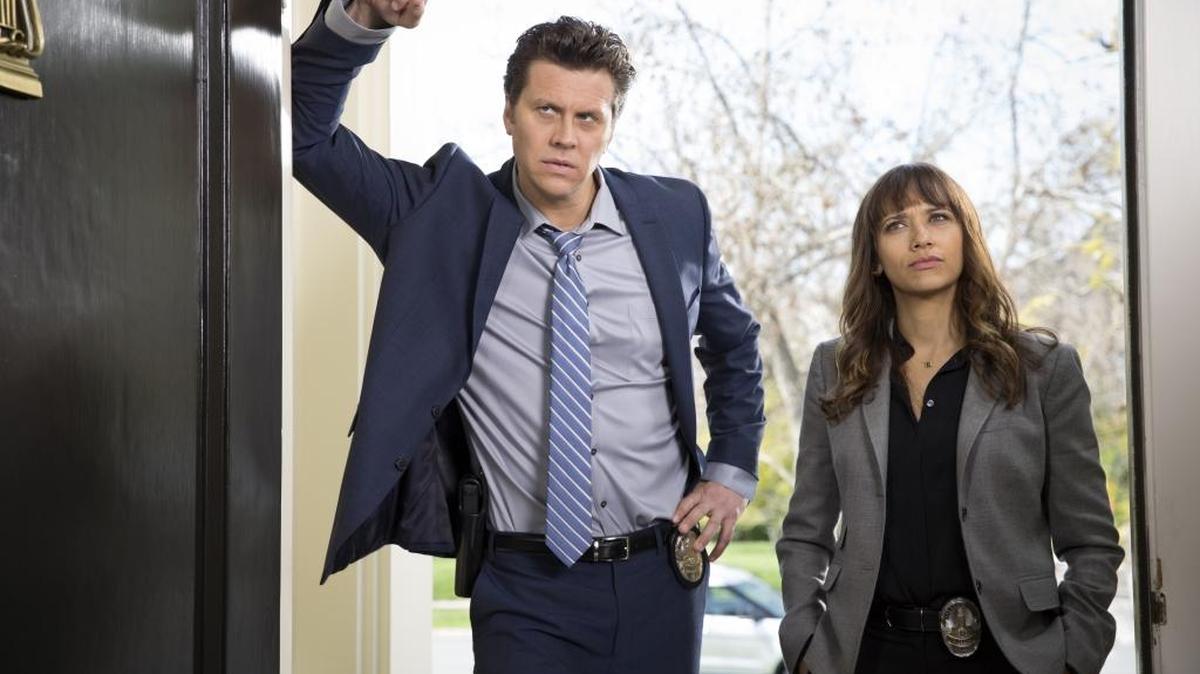 Hayes MacArthur, left, and Rashida Jones star in “Angie Tribeca” on TBS.
