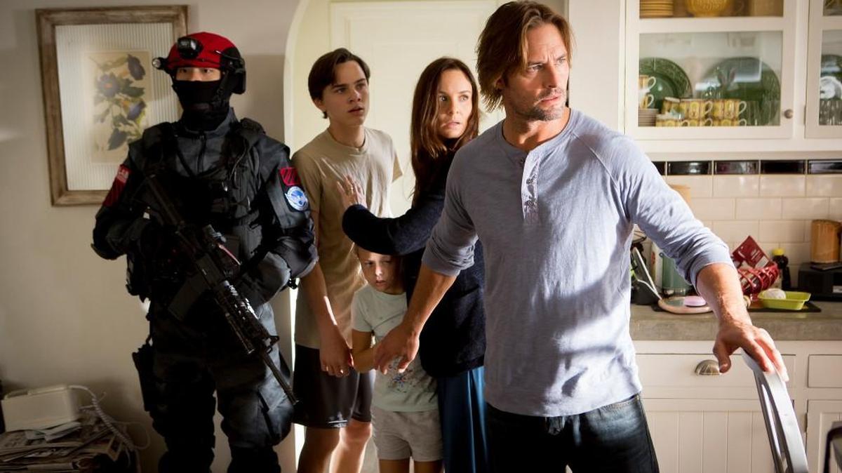 (L-R): Alex Neustaedter as Bram Bowman, Isabella Crovetti-Cramp as Grace Sullivan, Sarah Wayne Callies as Katie Bowman and Josh Holloway as Will Bowman in “Colony.”