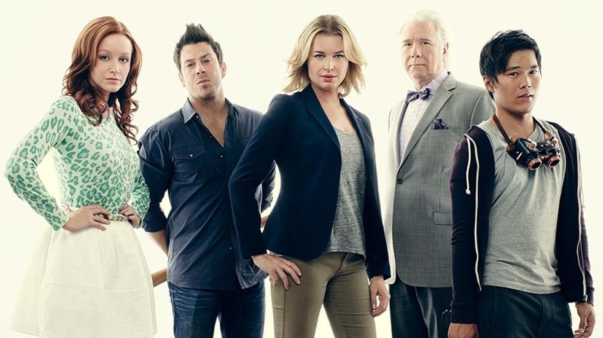 (L-R): Lindy Booth, Christian Kane, Rebecca Romijn, John Larroquette and John Kim from TNT’s “The Librarians.”