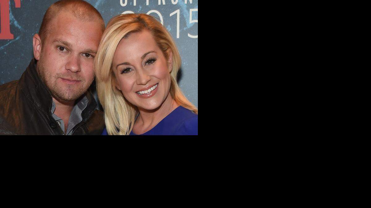 
Kyle Jacobs and Kellie Pickler attend the Annual 2015 CMT Upfront at The Times Center on Thursday, April 2, 2015 in New York.
