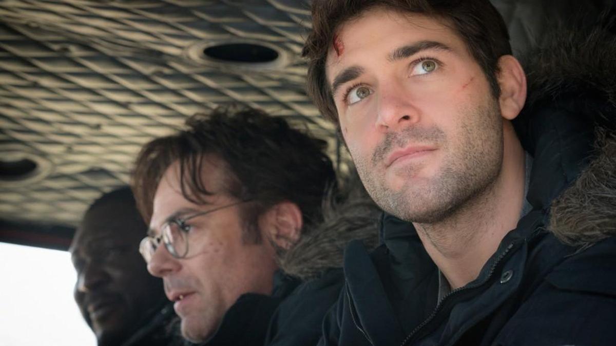 Jackson Oz (James Wolk, right) works to rescue Jamie and the leopard whose DNA may hold the key to curing the animal crisis.