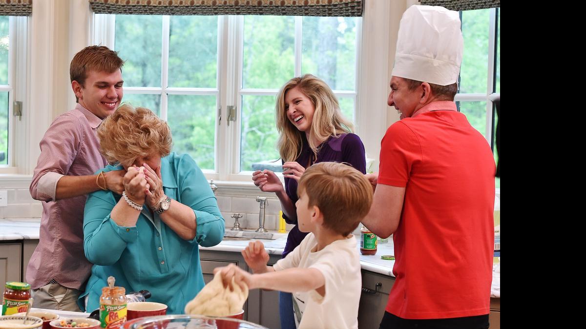 
(L-R): Chase Chrisley, Faye Chrisley, Lindsie Chrisley Campbell, Grayson Chrisley and Todd Chrisley from USA’s “Chrisley Knows Best.”
