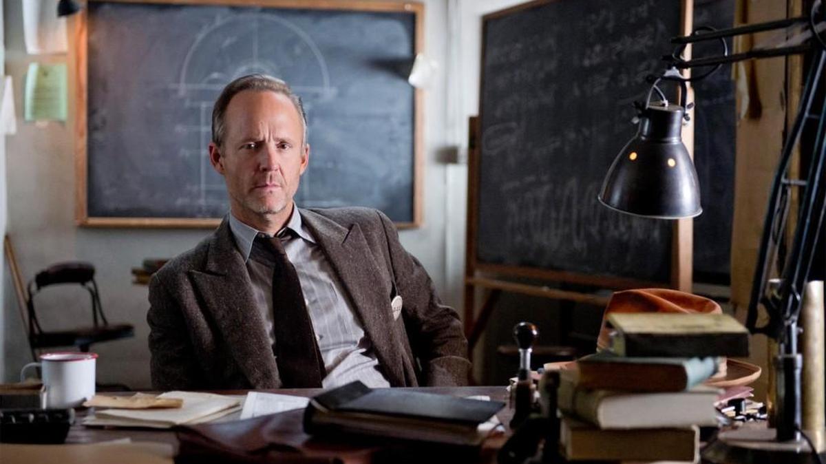 John Benjamin Hickey in WGN’s “Manhattan.”