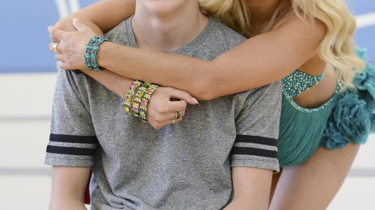 
 The celebrity cast of “Dancing with the Stars,” including Hayes Grier and Emma Slater, is lacing up their ballroom shoes and getting ready for their first dance on Monday, Sept. 14 (8:00-10:01 p.m., ET) on the ABC Television Network.
