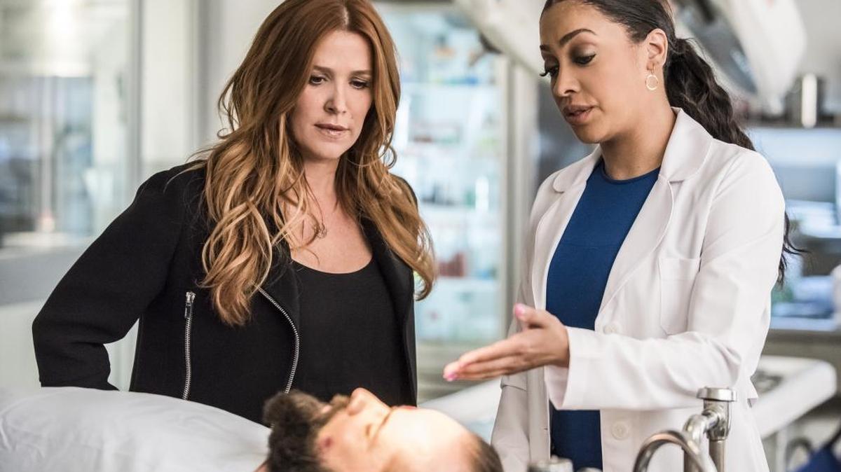 Poppy Montgomery (left) and Alani “La La” Anthony star in A&E’s “Unforgettable.”
