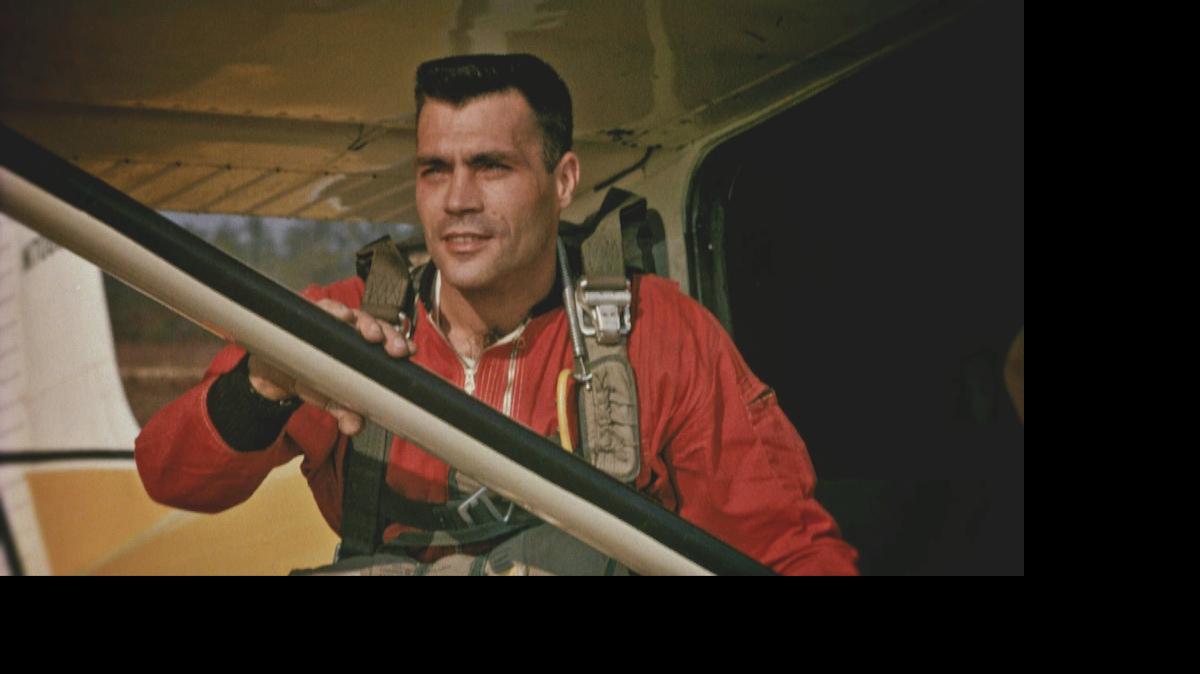 
Nick Piantanida dedicated his life to setting an extreme parachuting record. 
