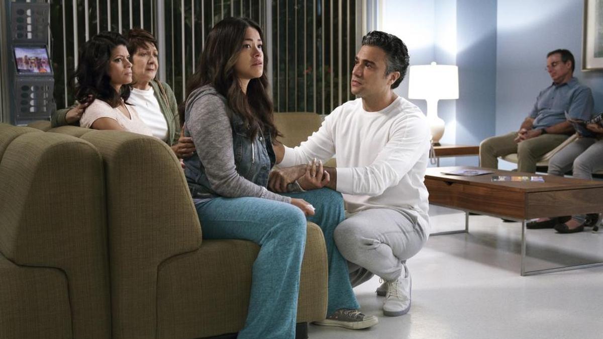 (L-R): Ivonne Coll as Alba, Andrea Navedo as Xo, Gina Rodriguez as Jane and Jaime Camil as Rogelio on “Jane The Virgin” on The CW.