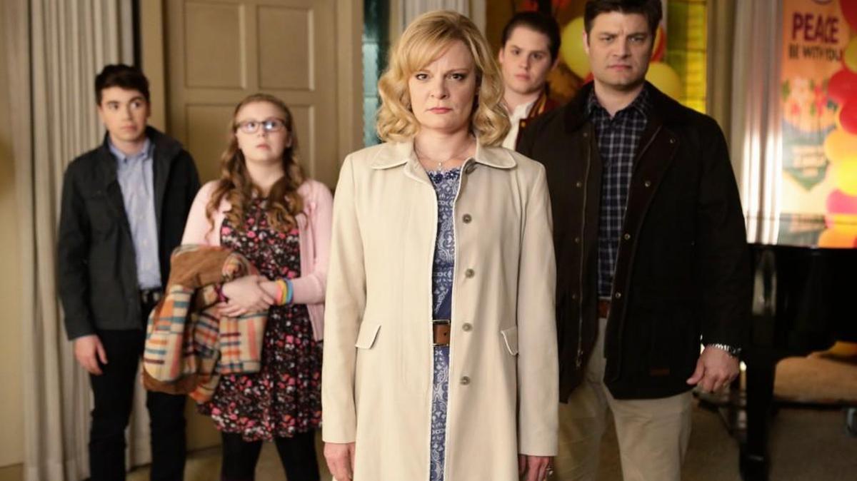 L-R: Noah Galvin, Bebe Wood, Martha Plimpton, Matt Shively and Jay R. Ferguson in “The Real O’Neals.”