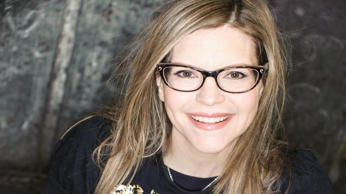 
Catch Lisa Loeb on Oct. 2
