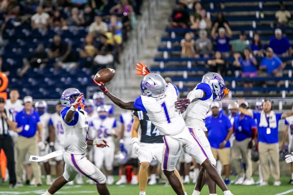 Byrnes gets a pic six in the fourth quarter