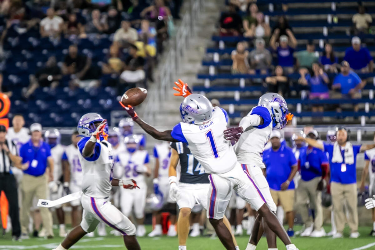 Byrnes gets a pic six in the fourth quarter